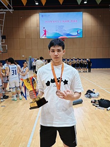 Haoqiang He (何浩强)